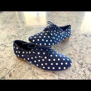 Gap New Lace up Shoes NWOT